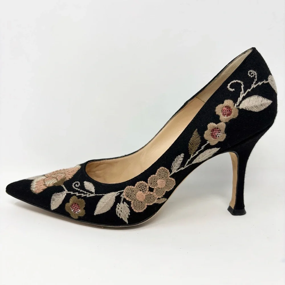 Manolo Blahnik Black Floral Embroidered Canvas Kayal Pointed Toe Pumps Size 37.5
